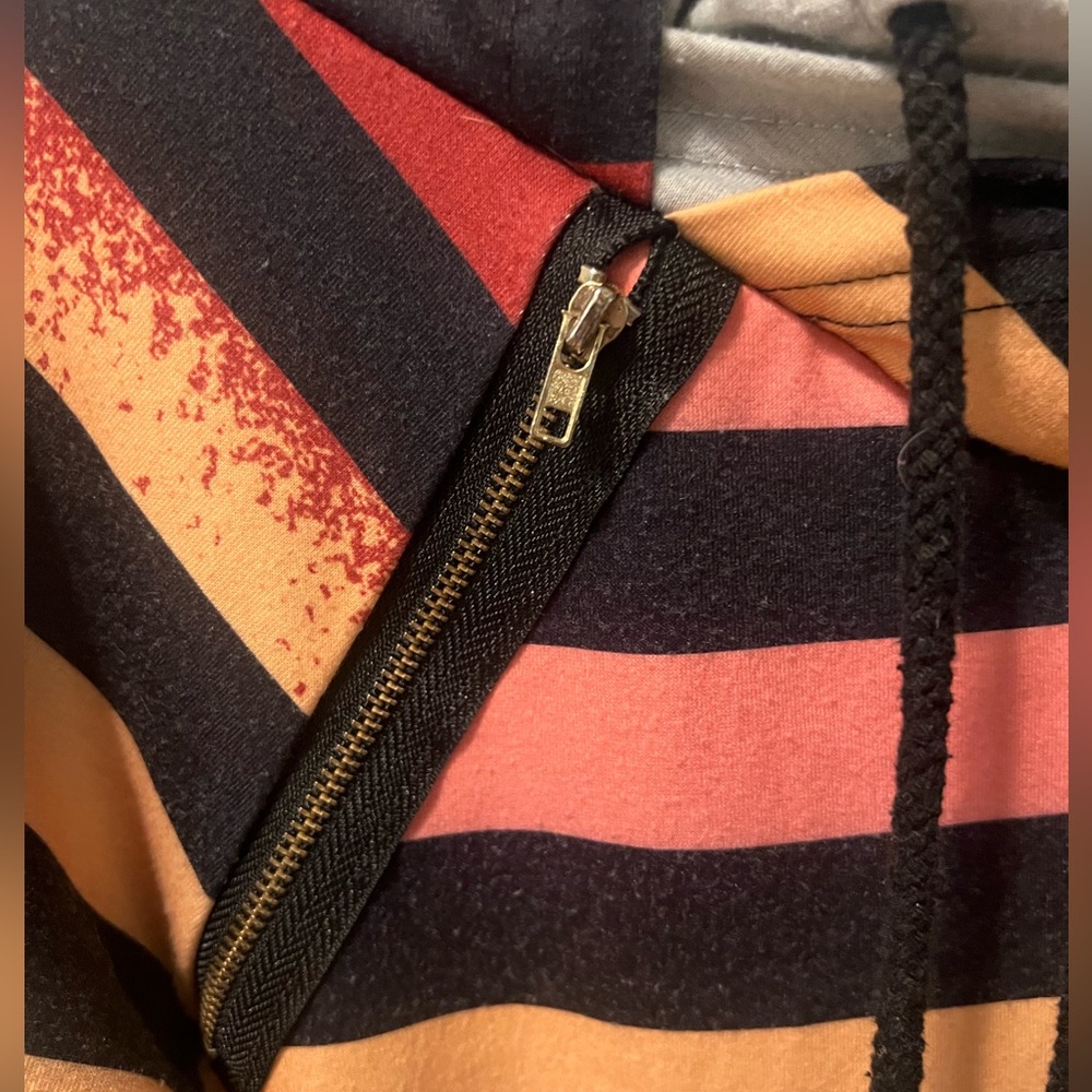 Hoodie- Multicolored striped double hoodie with zipper accents - Picture 3 of 6